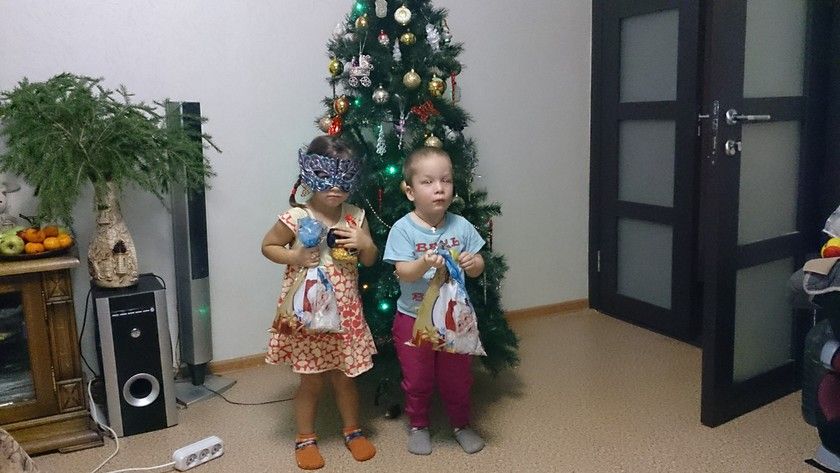 Как разместиться в двушке с... почти четырьмя детьми)