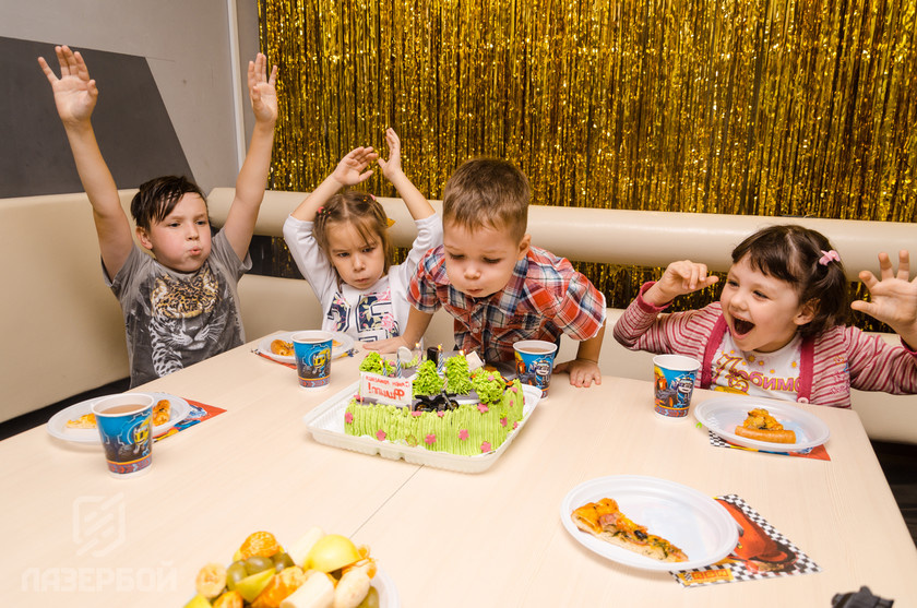 моему зайчику вчера исполнилось 4 года!)))