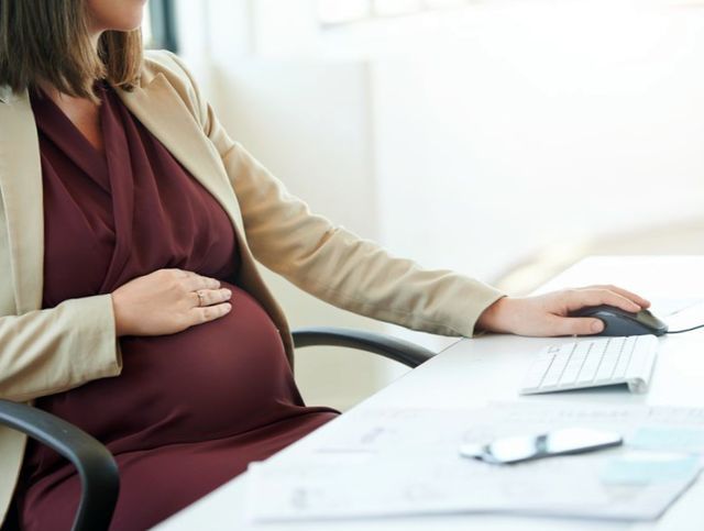 Как получить пособие по беременности и родам в Фонде социального страхования