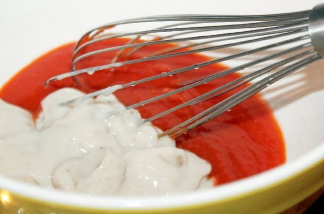 Рецепт 4: Сметанный соус с томатами